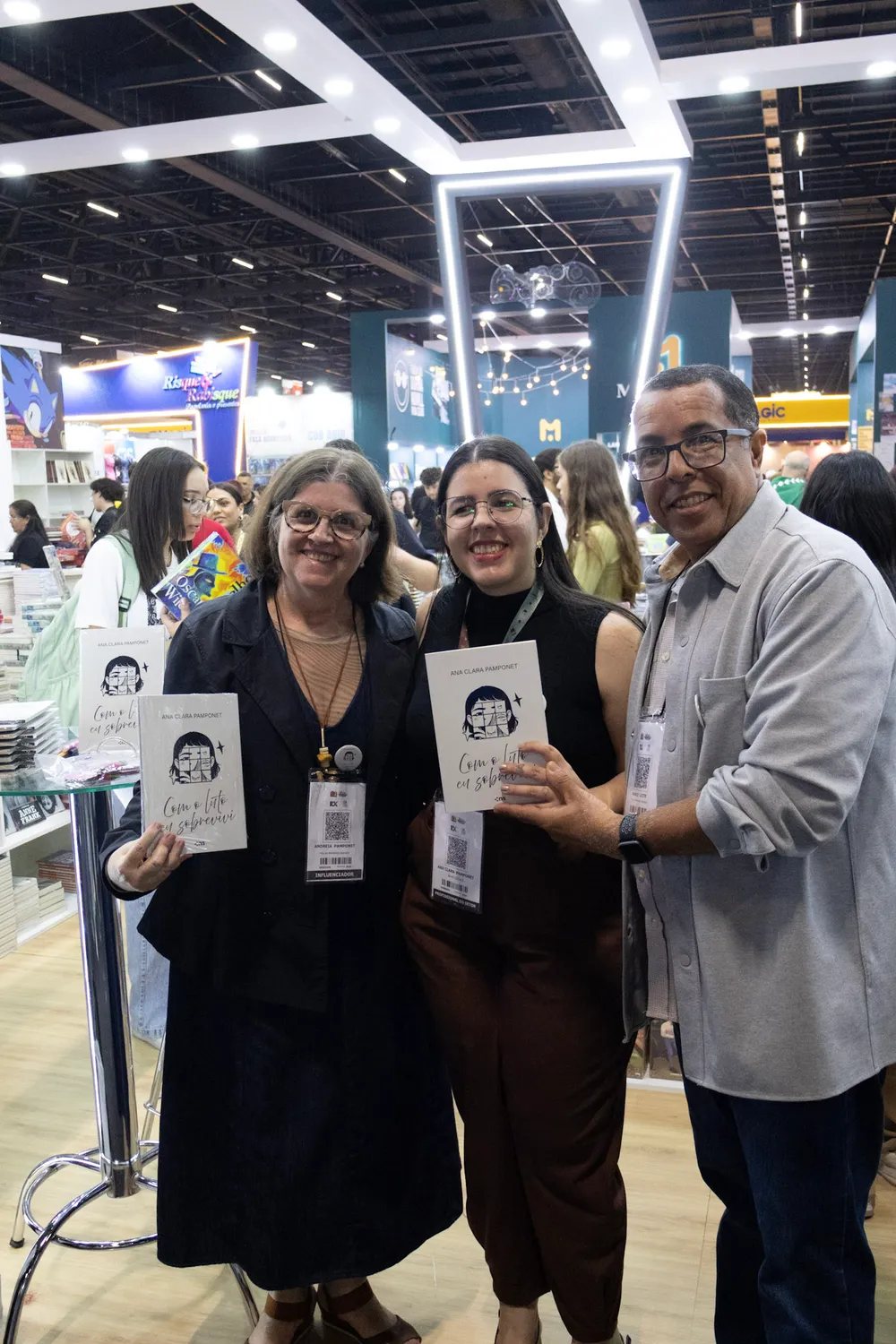 Ana Clara Pamponet com familiares na Bienal do Livro